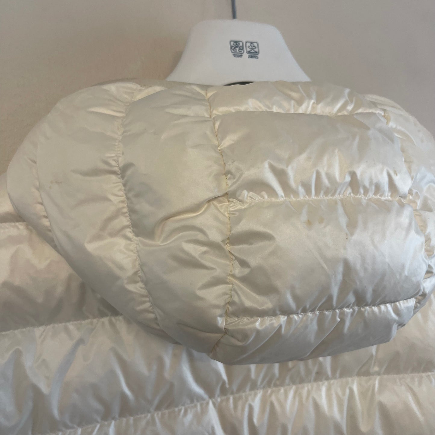 Moncler Hissu Hooded Down Jacket - Size 4