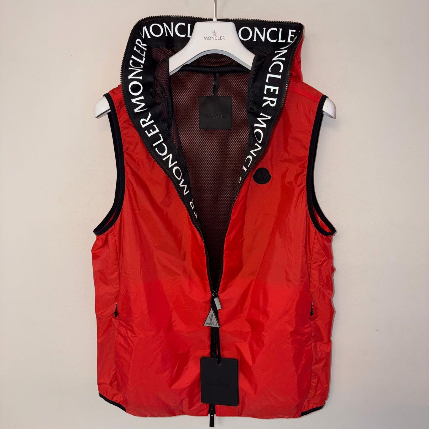 Moncler Pakito Hooded Gilet Red